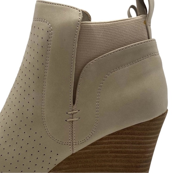 Dolce Vita Womens Booties Gerdy Beige Vegan Leather Ankle Wedge Neutral Casual - Picture 3 of 12